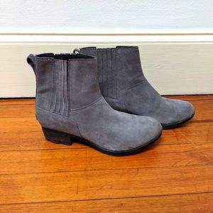 Sorel Women's Lolla Chelsea Boots waterproof grey suede
